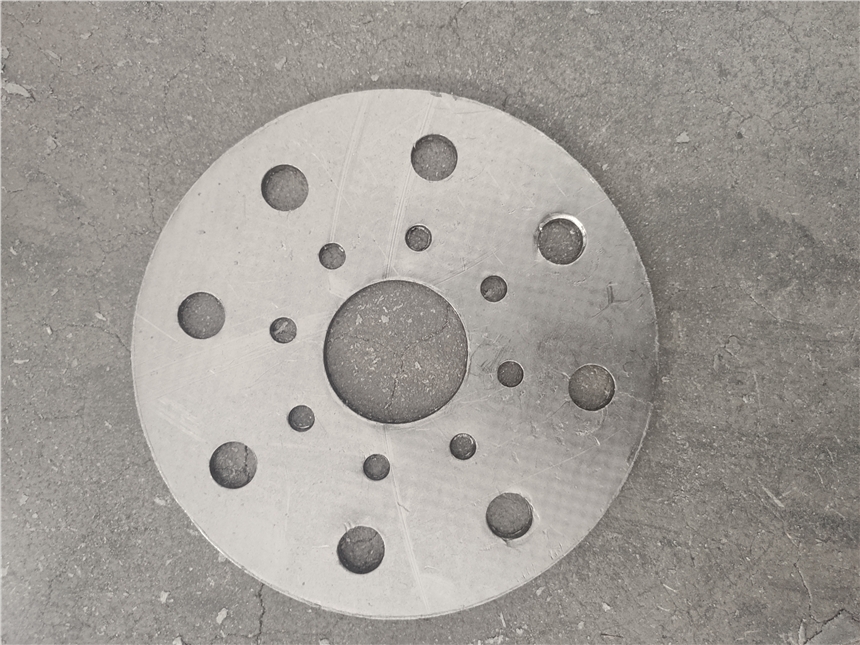 玉溪方形带孔石墨复合垫汽缸垫片304加不锈钢板